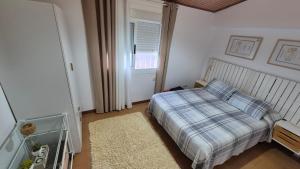 Кровать или кровати в номере Casa en entorno rural cerca de la playa