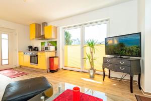 Kuchyň nebo kuchyňský kout v ubytování Appartementhaus mit Balkon im Ostseebad Göhren VM