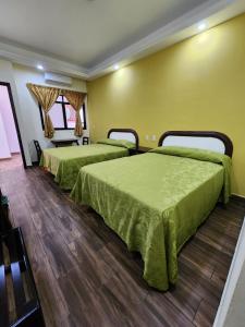 Postel nebo postele na pokoji v ubytování Hotel Real del Quijote a sólo 50 metros de la playa