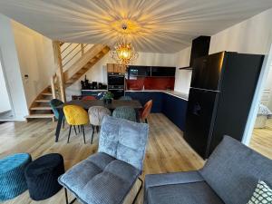a kitchen and dining room with a table and chairs at Maison pilotis 12 pers 50m mer in Les Moutiers
