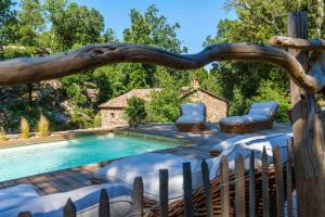 a swimming pool with chairs and a wooden fence at LA PAUSE Chisà in Chisa