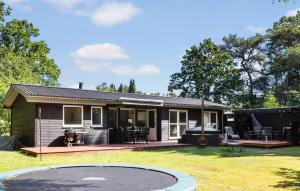 Budova, kde se prázdninový dům nachází + 24 fotografií