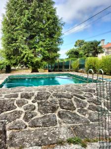 a swimming pool with a tree in the background at alma de quireza in Santo Tomé