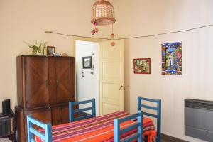 Η κουζίνα ή μικρή κουζίνα στο La casa de Mirta Habitaciones en Córdoba