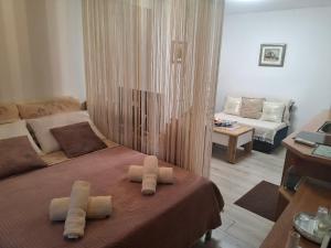 Ein Bett oder Betten in einem Zimmer der Unterkunft Apartman Sana