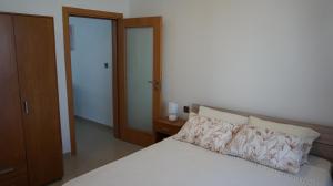 Katil atau katil-katil dalam bilik di Leo