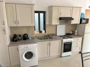 Dapur atau dapur kecil di Leo +13 gambar