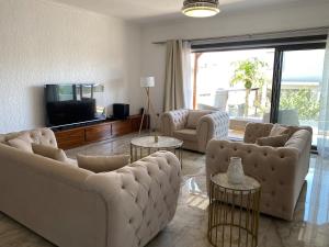 a living room with couches and a flat screen tv at Sunset blessing in Albion