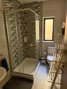a bathroom with a shower and a toilet at Fgura Apartment in Buleben iż-Żgħir