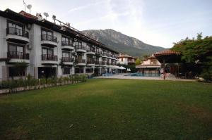Nespecifikovaný výhled na hory nebo výhled na hory při pohledu z hotelu