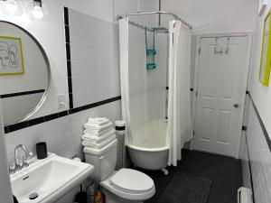 Koupelna v ubytování Brooklyn - Bed-Stuy - Sunny Private 2BR Apartment