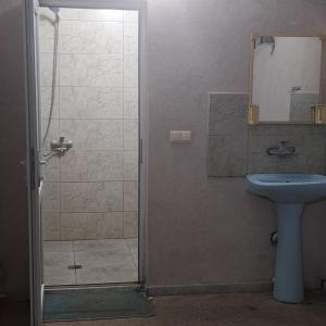 Ένα μπάνιο στο Family Hotel ZUKA +14 φωτογραφίες