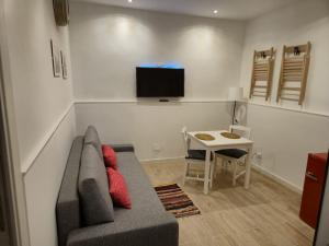 Un televizor și/sau centru de divertisment la Mia's Home