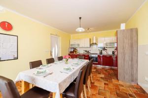 Kuchyň nebo kuchyňský kout v ubytování House Davorka