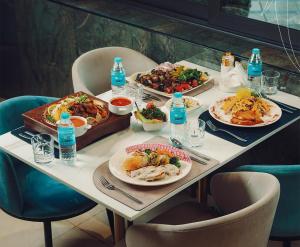 Jídlo v hotelu nebo okolí