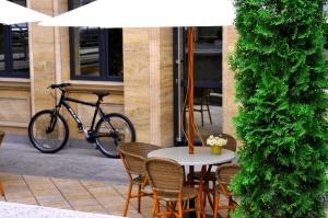 Kolesarjenje v okolici nastanitve MGA Hostel & Tours