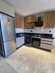 Nhà bếp/bếp nhỏ tại M'ocean Sea View Apartment by 7AV Hotels