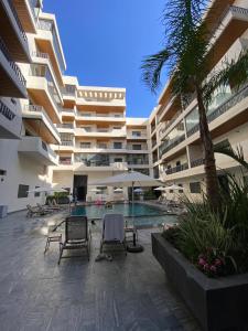 Hồ bơi trong/gần M'ocean Sea View Apartment by 7AV Hotels