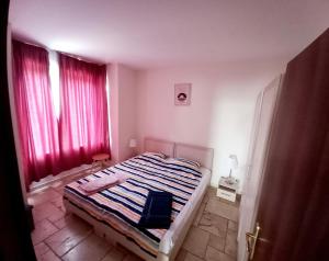Giường trong phòng chung tại Apartament Vallarta