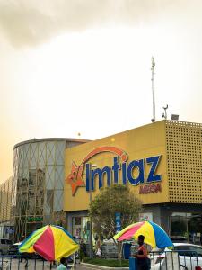 Fotografie z fotogalerie ubytování Apartment in Bahria Town Lahore, 1BHK with 2 ACs, 2 LEDs, Wifi, and Board Games v destinaci Lahore