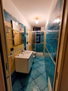 a bathroom with a sink and a toilet and a shower at Villetta Marina in Roseto degli Abruzzi
