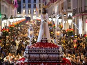 a crowd of people walking down a street with a statue at Country House Cuevas Bajas by Genil River in Cuevas Bajas +28 photos