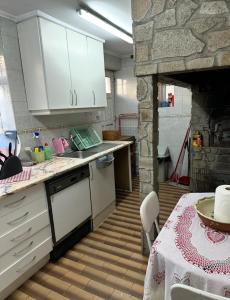 Η κουζίνα ή μικρή κουζίνα στο Casa Glória +32 φωτογραφίες