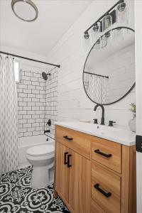 Koupelna v ubytování Charming 2 Bedroom home in beautiful Spokane!