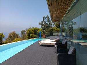 Bazén v ubytovaní Villa Luxury Paradise alebo v jeho blízkosti