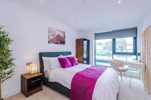 a bedroom with a large bed with a purple blanket at Hiroshi Ryokan - Leeds City Centre in Leeds