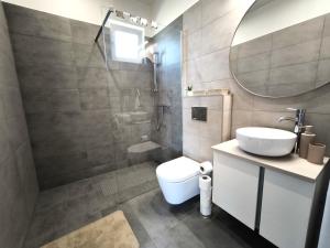 Phòng tắm tại Apartmán +17 ảnh