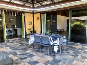 Patio nebo venkovní prostory v ubytování Manihini Beach Fare