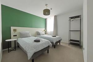 En eller flere senge i et værelse på Appart hotel Saint-Denis