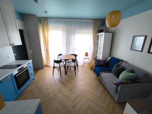 a living room with a couch and a table at Apartament pod Zefirem in Tupadła