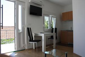 Kuchyň nebo kuchyňský kout v ubytování Apartments Šuker