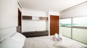 Postel nebo postele na pokoji v ubytování Suite 7 Riverfront, river view, Guayaquil