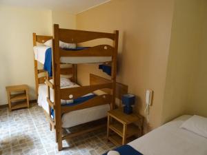 Bunk bed o mga bunk bed sa kuwarto sa Hospedaje La Videna