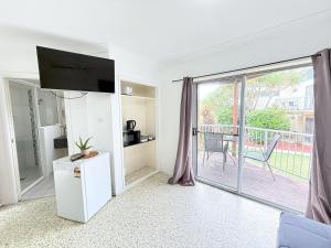 Kuchyň nebo kuchyňský kout v ubytování Emu Park Beach Motel + 9 fotografií