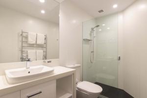 Ένα μπάνιο στο Mirage Resort Villa 416 with access to Sheraton Facilities