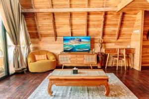 TV a/nebo společenská místnost v ubytování Kintamani Breeze