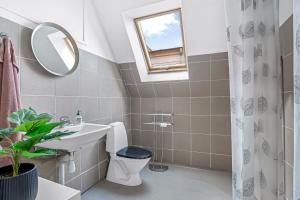 Koupelna v ubytování Stokkegaardens Hotel Apartments + 61 fotografií