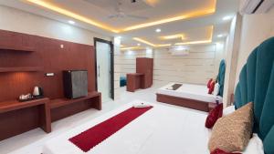 Bundeli Farm Resort & Banquet Orchha客房内的一张或多张床位