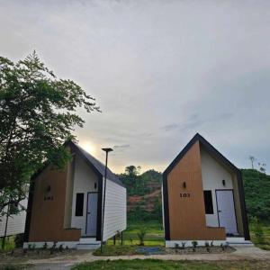 two small buildings with the numbers on them at Moon lake resort 
