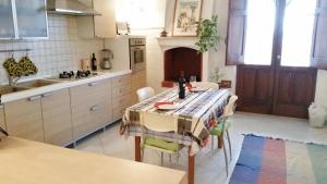 Kuchyň nebo kuchyňský kout v ubytování La Casa Sul Porto + 19 fotografií