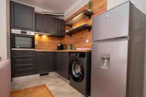 Køkken eller tekøkken på Marea Garden, Ravda - 1BD Apartment with Pool by Flat Mаnager