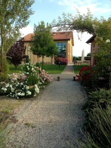 Il Bucchio Country Hotel tesisinde veranda veya açık alan