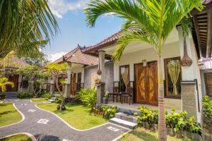 Zahrada ubytování The Tanis Beach Resort Nusa Lembongan