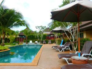 Bazén v ubytování Aonang Oscar Pool Villas - Free Shuttle to Aonang Beach -shared pool - private pool nebo v jeho okolí