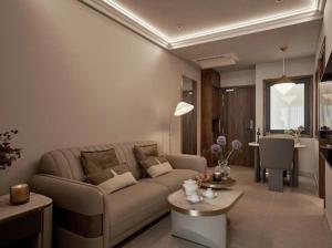 Χώρος καθιστικού στο Sunflower Apartment - Luxury Suite by THC Group +15 φωτογραφίες