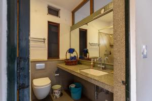 Koupelna v ubytování Jaipur Inn + 37 fotografií